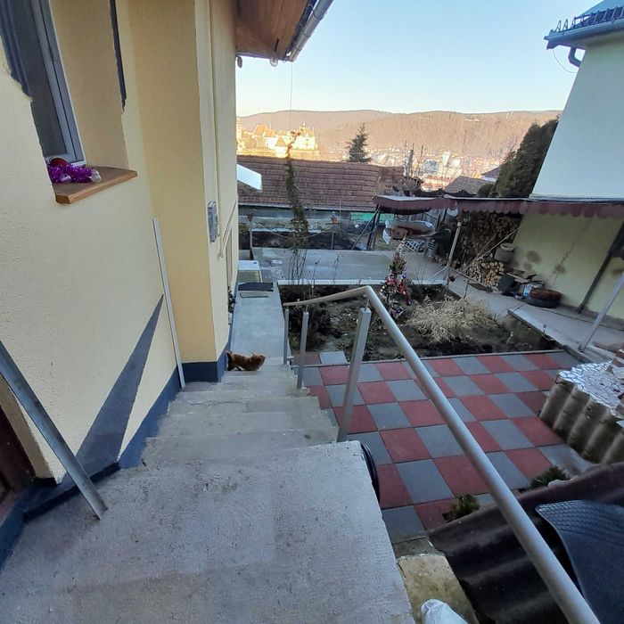 Casa compusă din 6 camere