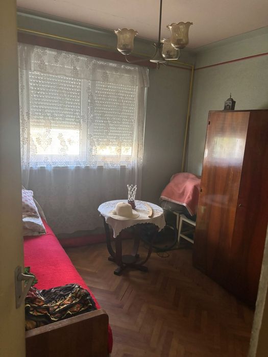 Ap 3 camere decomandate – Gura Câmpului, etaj 1
 (0754) 838 677