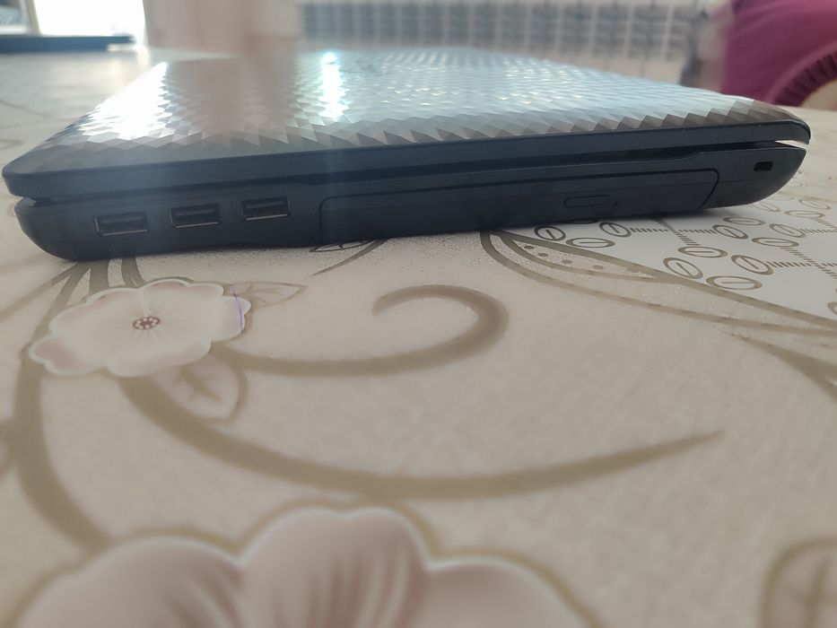 Sony VAIO core i5-2430M noutbuk notebook sotiladi