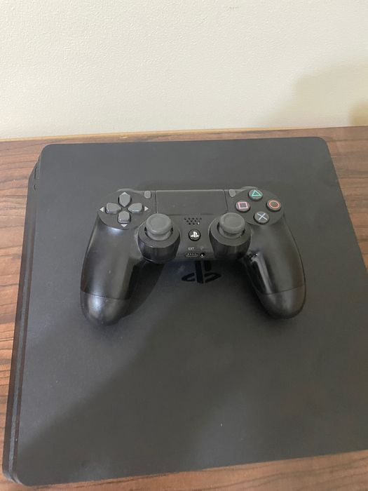 Playstation 4 в супер състояние с игри