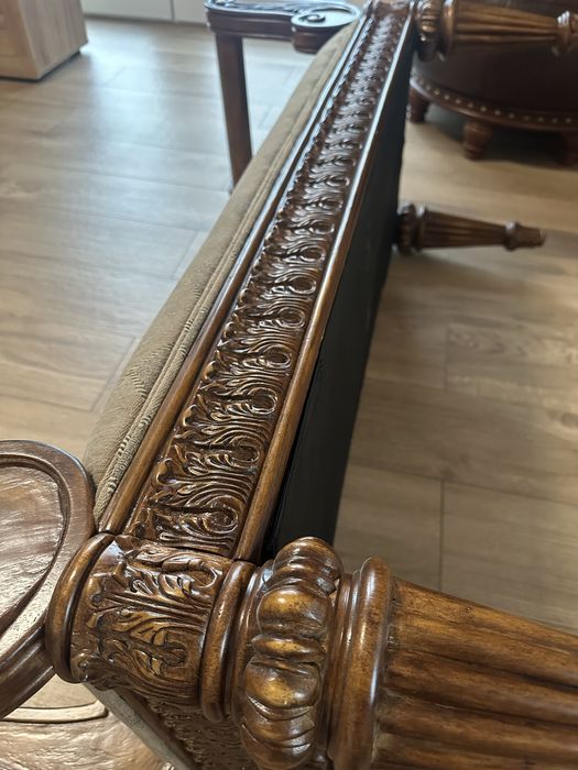 Banca dormitor noua, doar montata. Lemn masiv, sculptata