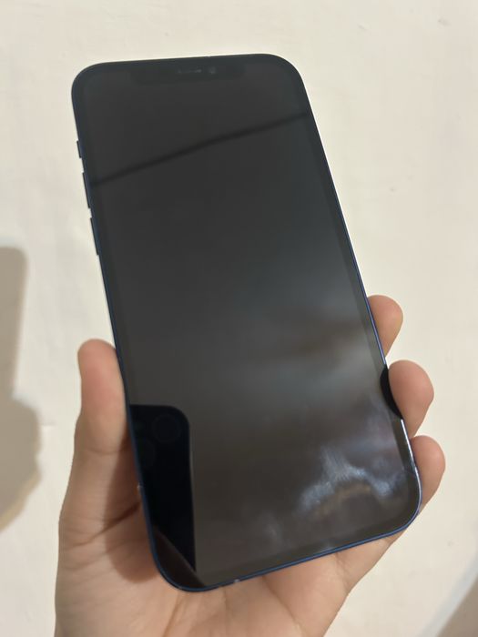 Срочно продам iphone 12 с коробкой