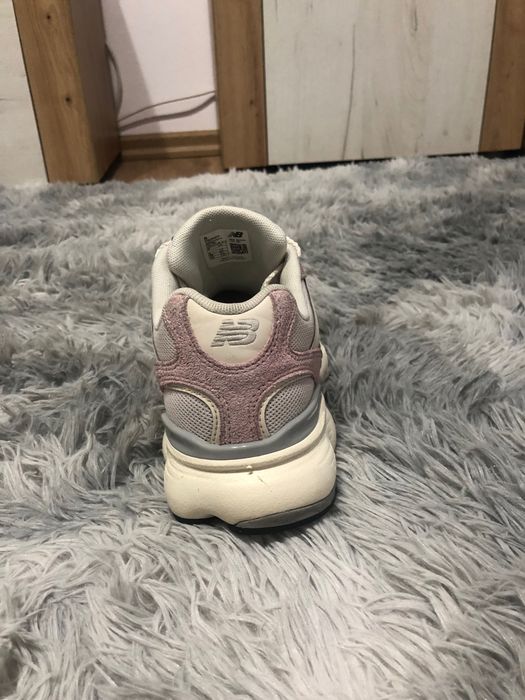 Vând adidași new balance