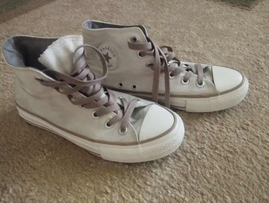 Женская обувь в хорошем состоянии