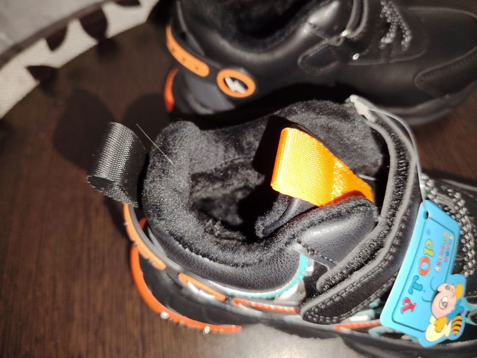 Детские кроссовки