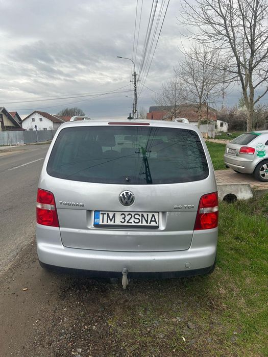 vw touran 2.0tdi 140 cai 7 locuri