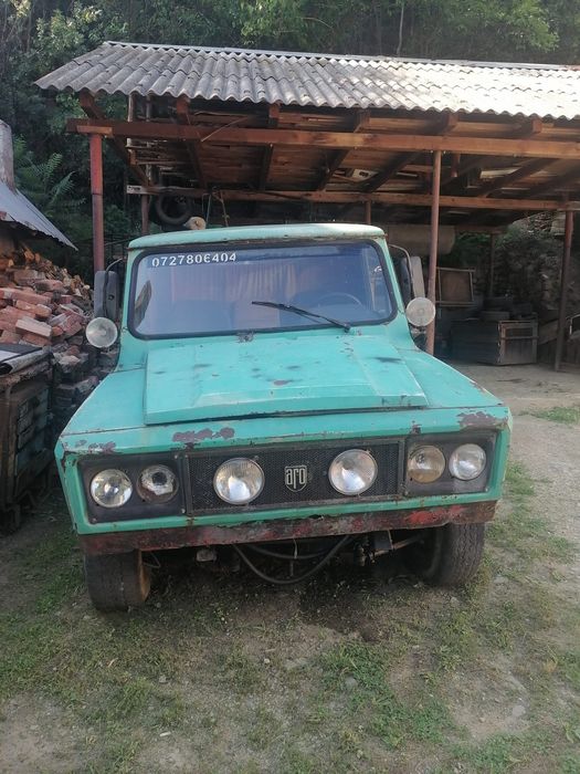 Vând ARO pentru piese