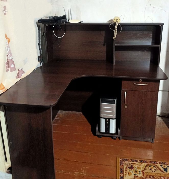 Продам стол письменный