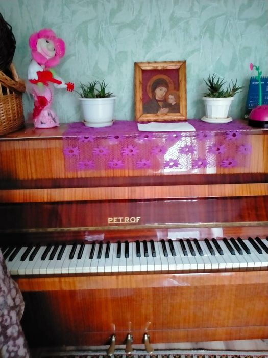 Пионино PETROF б/у