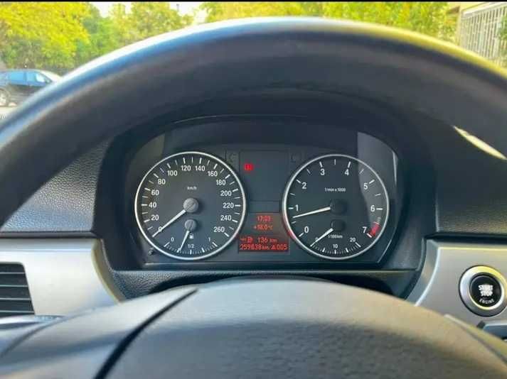 Vand bmw e90 masina se afla in stare buna
