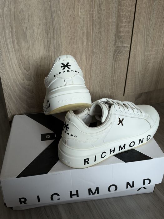 Обувки John Richmond