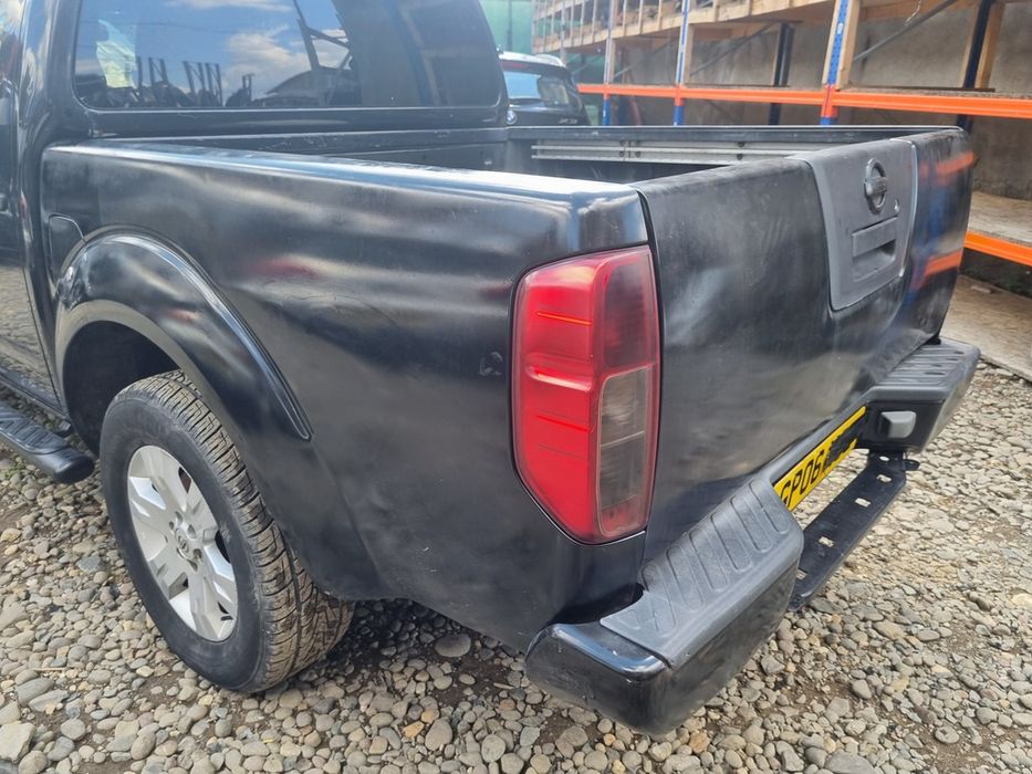 Bena Nissan Navara D40 2006 - 2010 Black Metallic GN0 (1634) Garantie