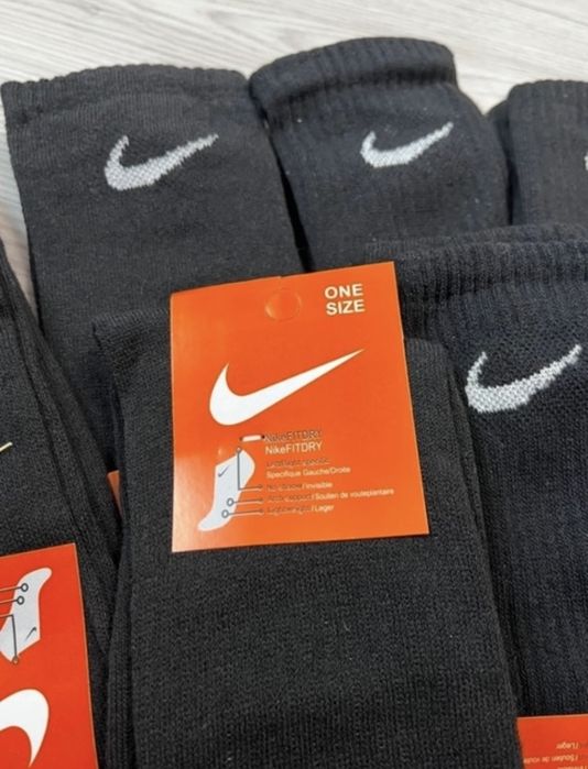 Set 6 perechi șosete NIKE la DOAR - 49 RON