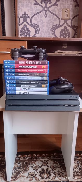 PS 4 Pro в отличном состояние