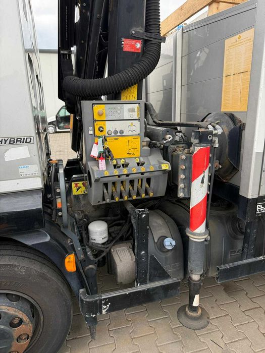 Autoutilitara DAF LF 45.160 Hybrid cu macarea Palfinger