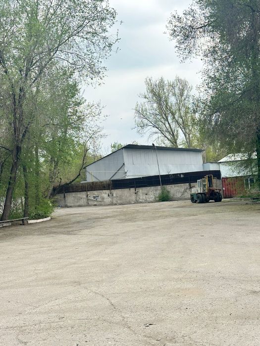 Сдам под стоянку площадку