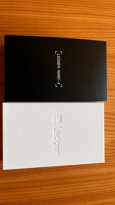 Ledger Nano X (Cold wallet - portofel crypto-monede)