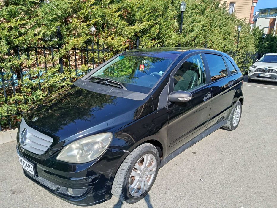 Продавам Mersedes B180