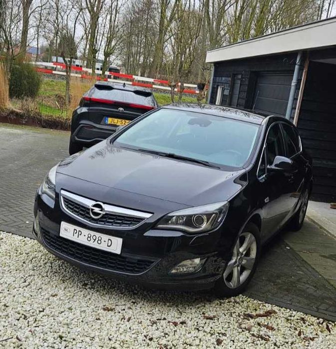 Opel Astra J 2011, 1.4turbo, benzina ,140cp, Cosmo- Innovation
