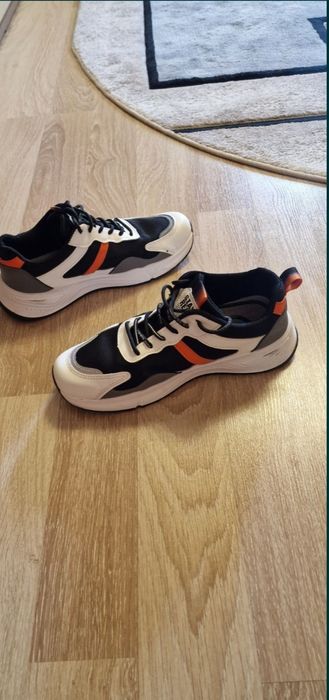 ‼️Adidaşi Alb/Negru Ca Noii mărimea 44‼️