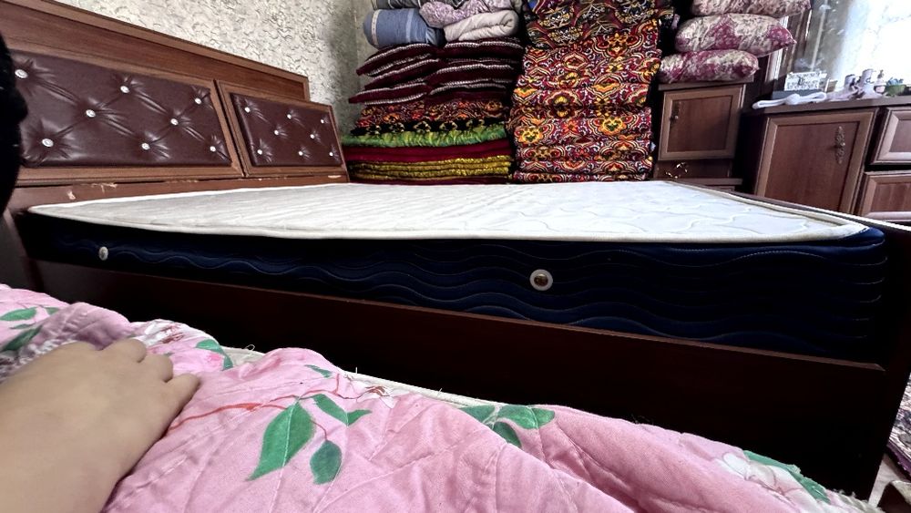 Спалний 2.10х1.80