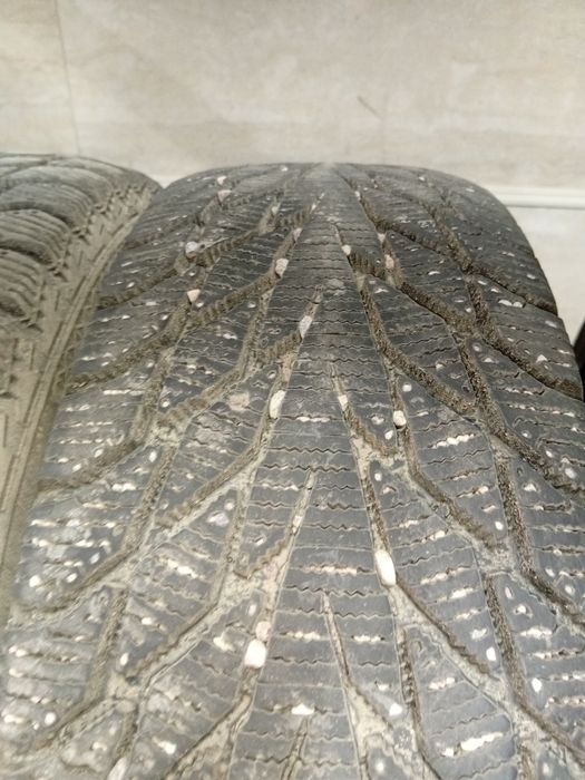 Продам комплект зимних шин