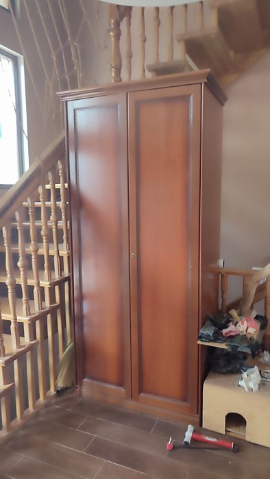 Шкаф. Дерево. Состояние очень хорошее.