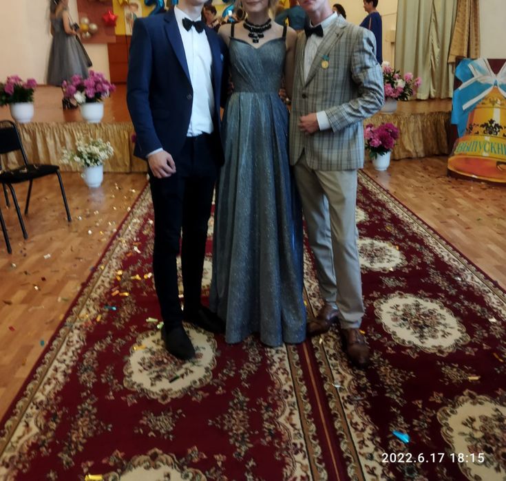 продам выходное платье