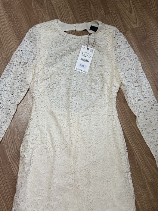 Нова бяла рокля на зара zara с гол гръб м размер