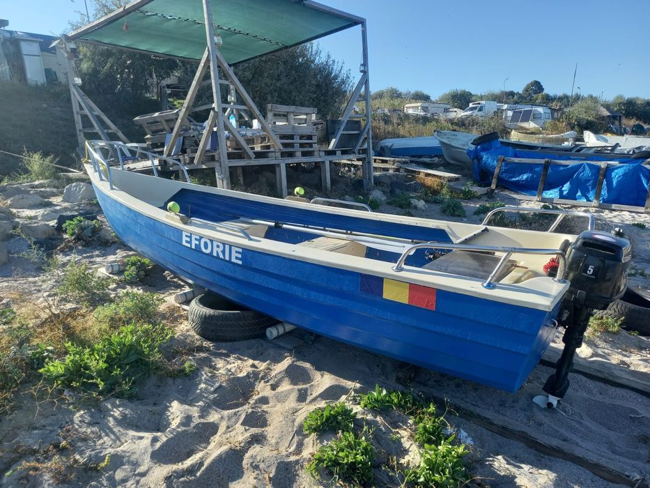 Barca ,,Lotus"cu motor