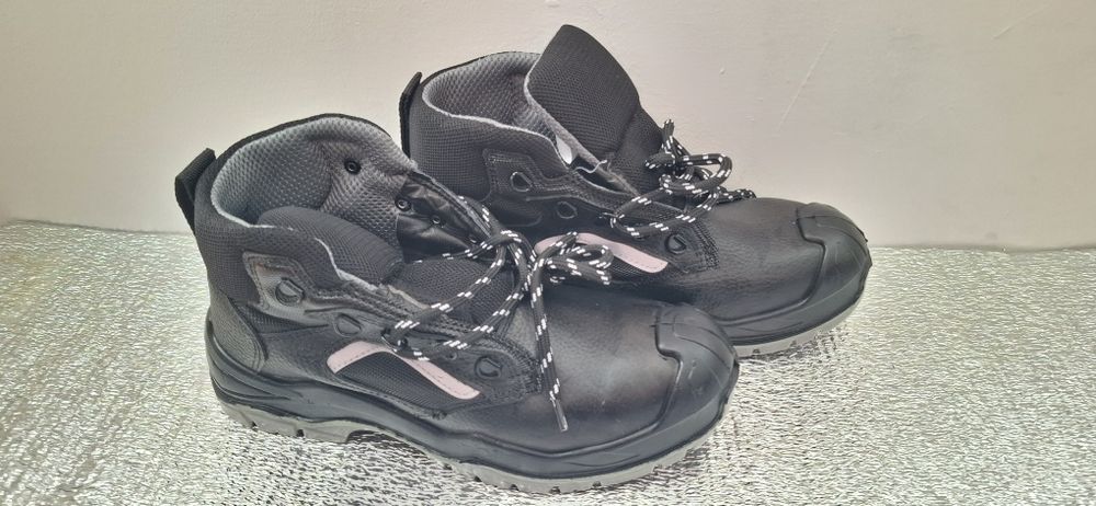 Ботинки 42 р.  рабочие