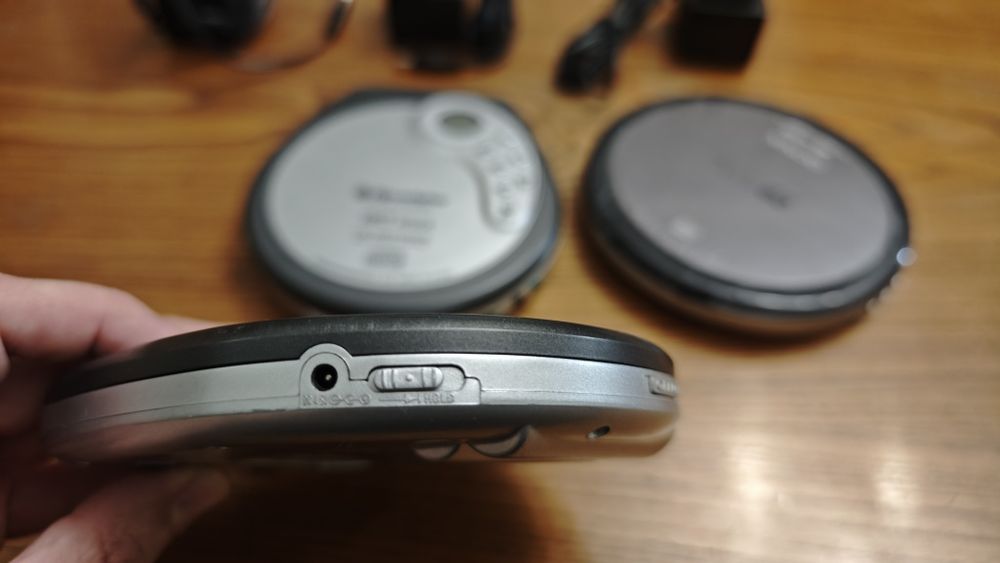 Продавам MP3 + CD Player + Адаптери