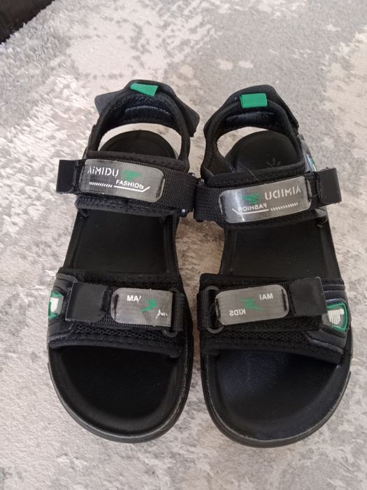 Продам детскую обувь 32 размер