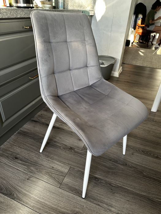 Продаётся обеденный стол с 6 стульями