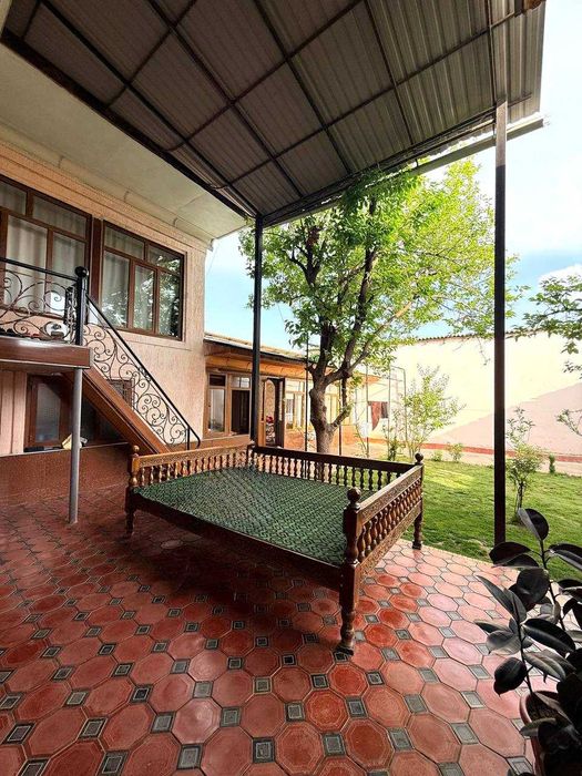 Чилонзор. Думбрободда 4 соту, 6 та хона, фасад 20/20 метр