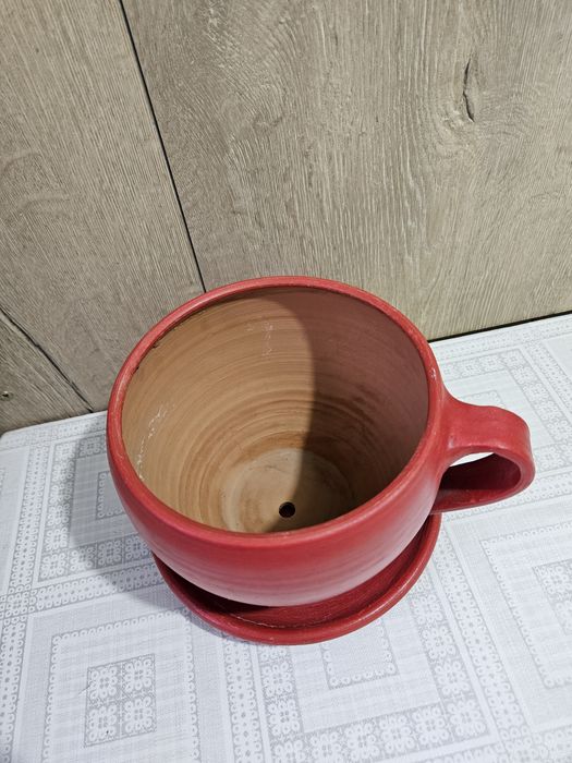 Ghiveci sub forma de ceasca ( ceramica)