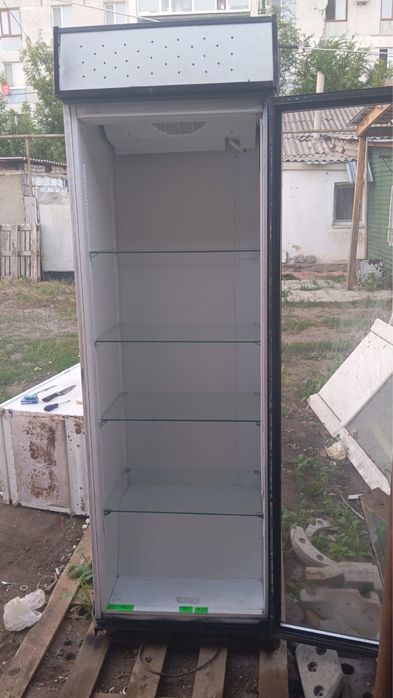 Продам витрину холодильную