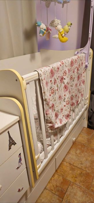 Бебешко креватче 3 в 1 с чекмеджета