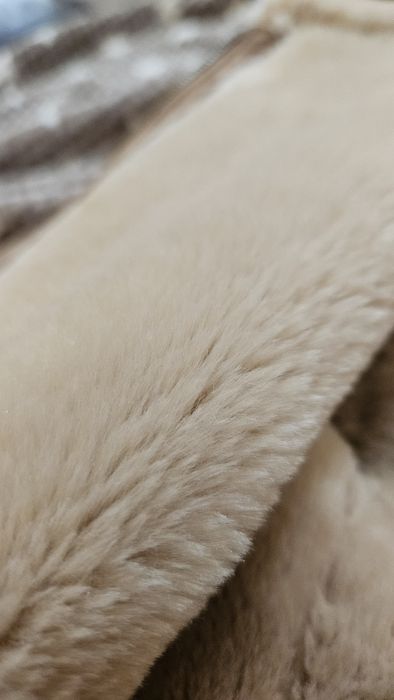Haină din  piele 100% și îmblănită în interior din America