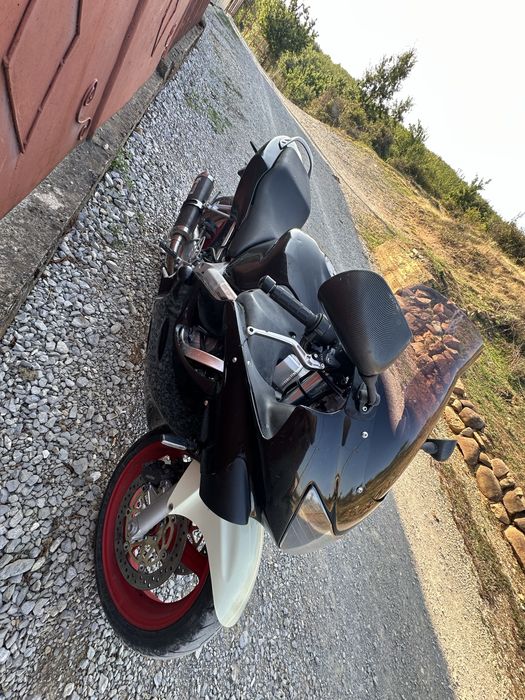 De vanzare! Honda F4