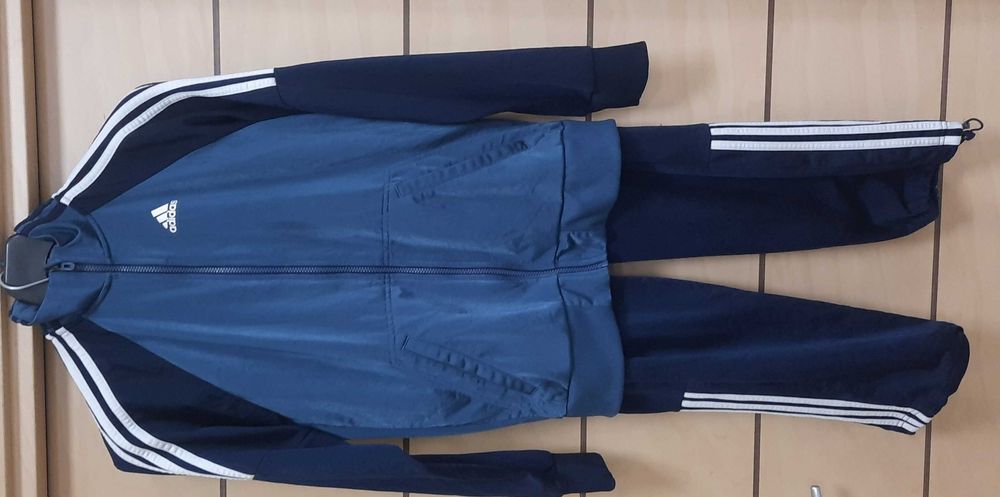 Adidas-Много Запазен