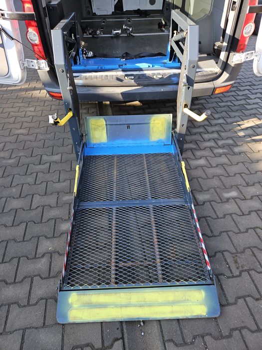Lift pentru cărucioare persoane dizabilități