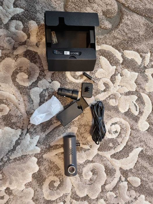 Продам видеорегистратор 70MAI S1