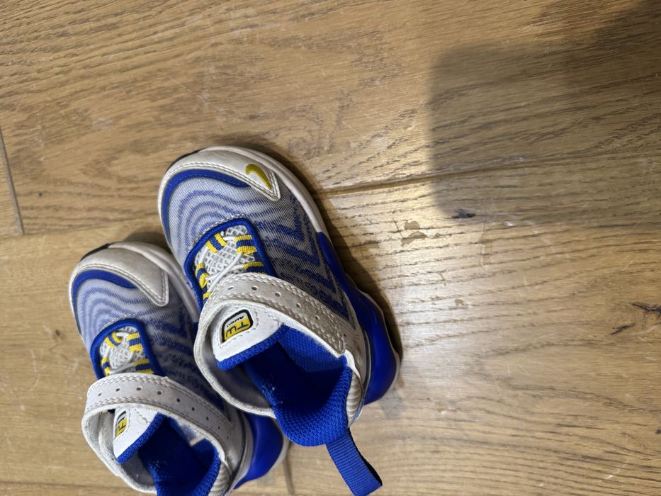 Adidasi Nike marimea 22