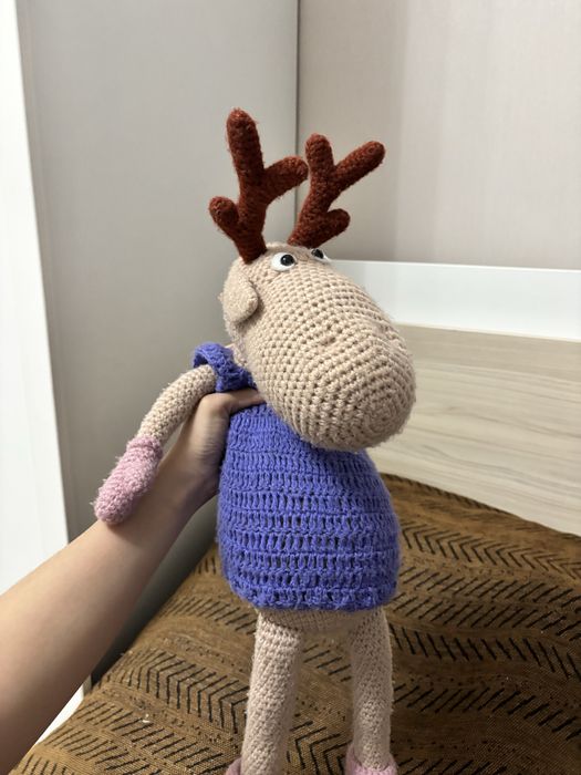 Вязанная игрушка олень