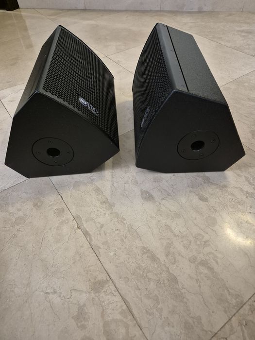 Vand Boxe  RCF TT 08 de 400 w monitoare pasive impecabile