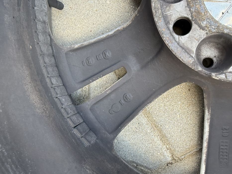 Продавам оригинални алуминиеви джанти Mercedes-Benz 17” с гуми Continental