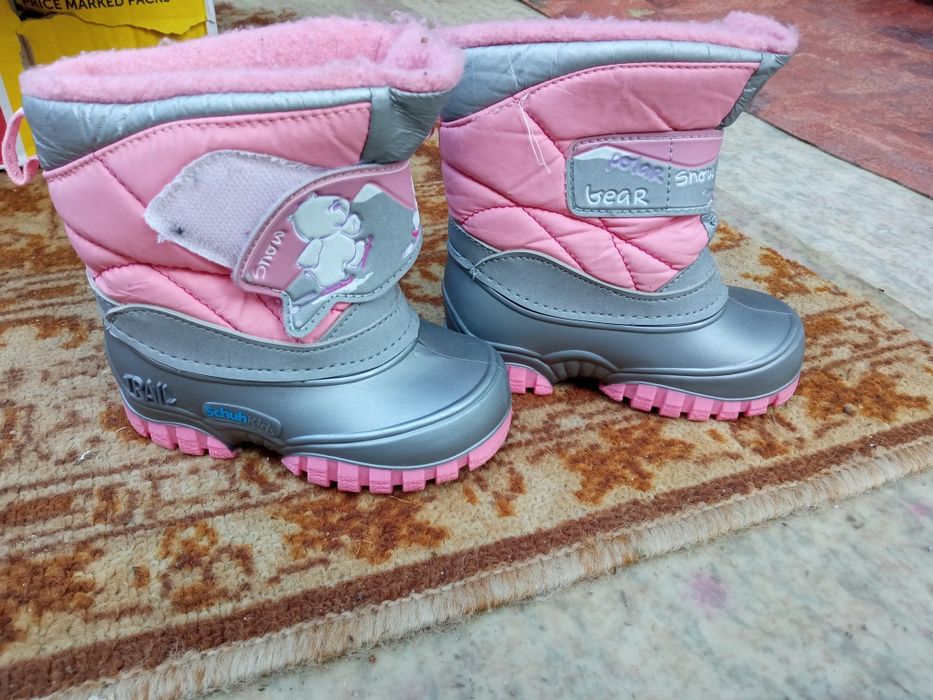 Топли зимни детски ботуши.