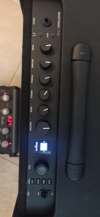 Fender Mustang LT50 моделиращ, китарен усилвател с футсуич и калъф