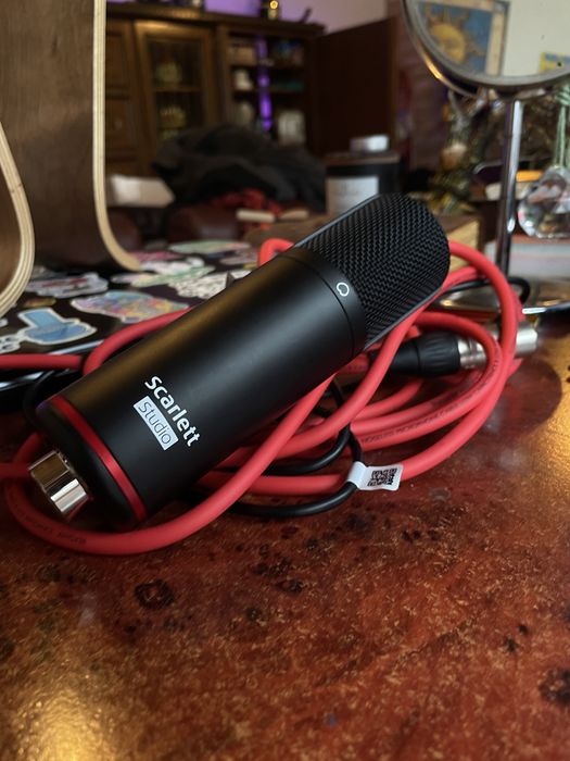Focusrite Scarlett Solo Studio pack + stativ Microfon + filtru